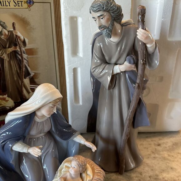 Grandeur Noel 2002 Holy Family Large Porcelain Nativity Set Collector's Edition - Picture 3 of 6